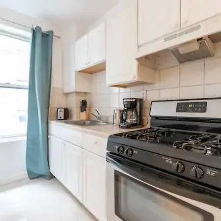 Newly Renovated 3 Bedroom Loft In Midtown West Apartment *