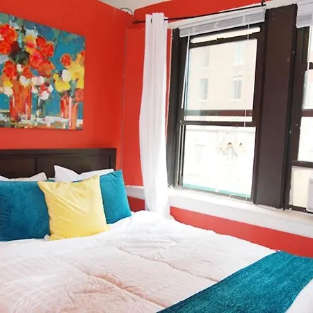 Relaxing 3 Bedroom Near Times Square Apartment New York