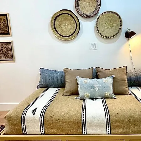 Minimalist Brooklyn Gem To Yourself * New York