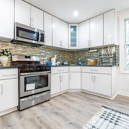 Cheerful 3-bedroom With Parking