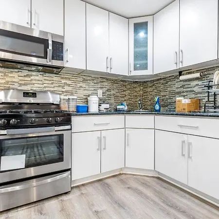 Cheerful 3-bedroom With Parking