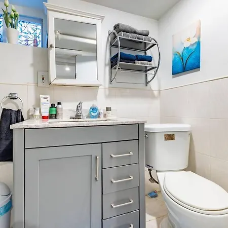Holiday home Cheerful 3-bedroom With Parking
