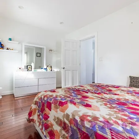 Cheerful 3-bedroom With Parking Holiday home New York