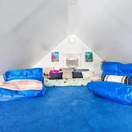 Holiday home Cheerful 3-bedroom With Parking New York