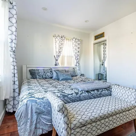 Cheerful 3-bedroom With Parking Holiday home