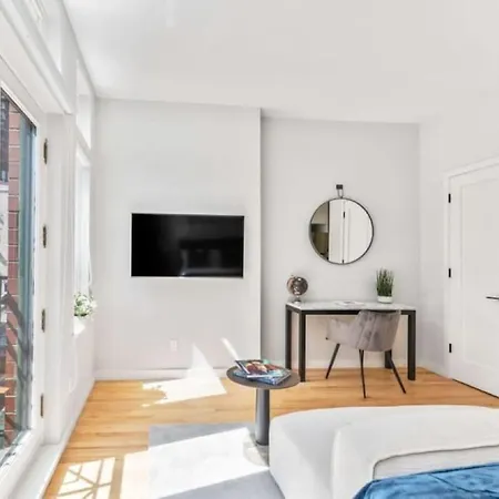 W Charming Juliet Balcony In Upper East