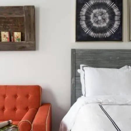 Stunning 2 Bedroom Apartment *