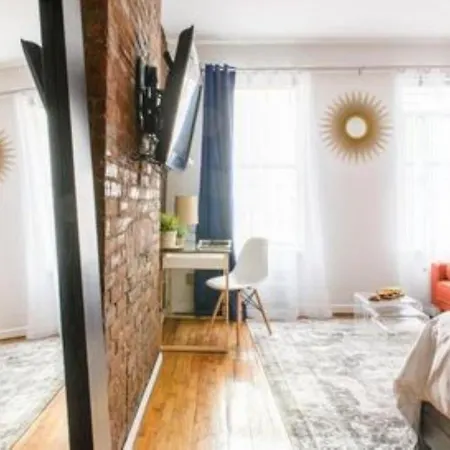 Stunning 2 Bedroom Apartment *
