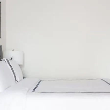 Stunning 2 Bedroom Apartment *