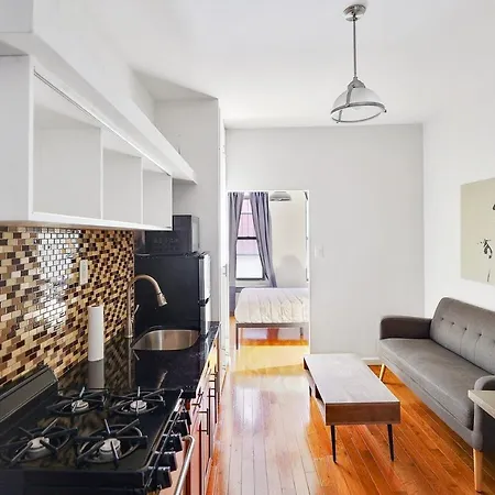 799: Hells Kitchen Apartment New York