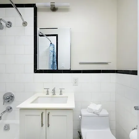 Beautiful 1 Bedroom *