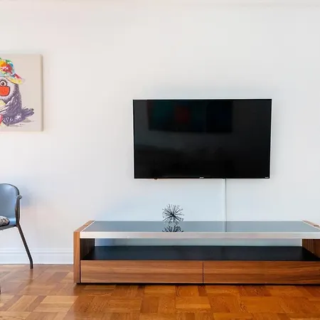 Apartment Lovely 1 Bedroom *