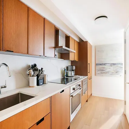 Modern Studio At East Side Apartment