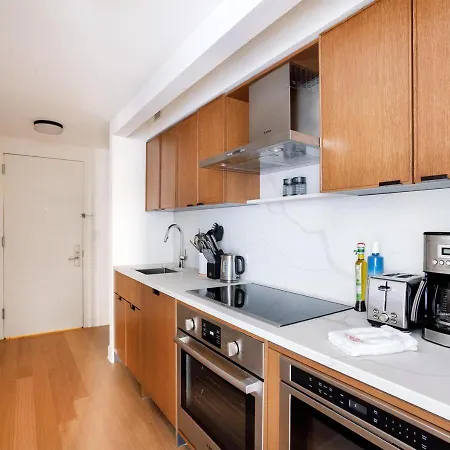 Modern Studio At East Side Apartment