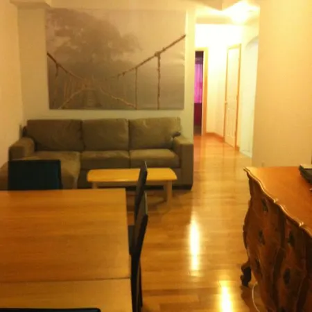 Unique Three Bedrooms With Cozy Backyard Apartment *
