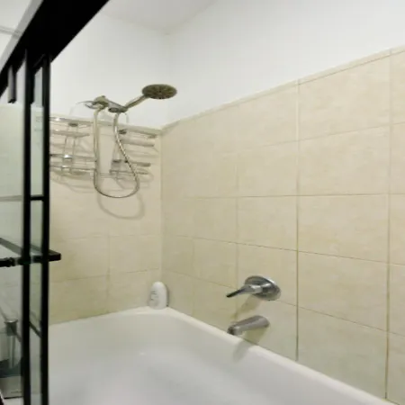 Designer Three Bd In Nyc * New York