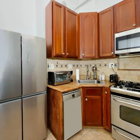 Designer Three Bd In Nyc *
