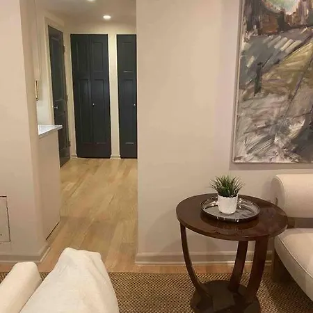 Designer West Village Pool House Apartment *