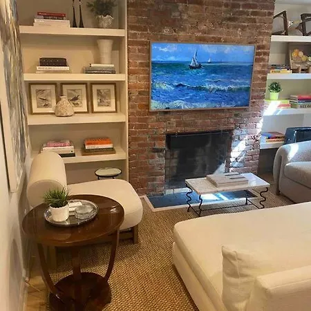 Designer West Village Pool House Apartment *