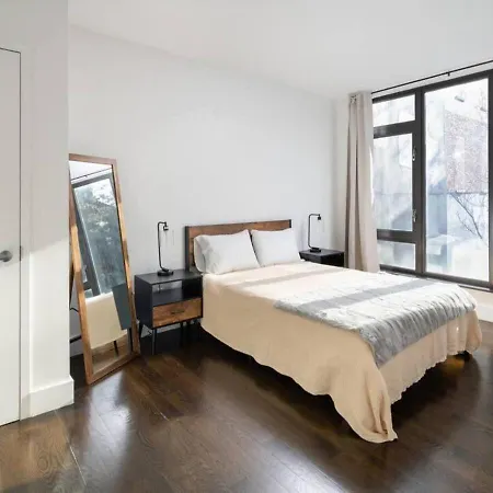 Stunning One Bed One Bath At Ues *