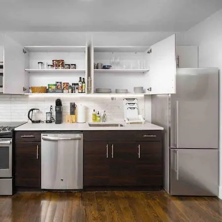 Stunning One Bed One Bath At Ues *