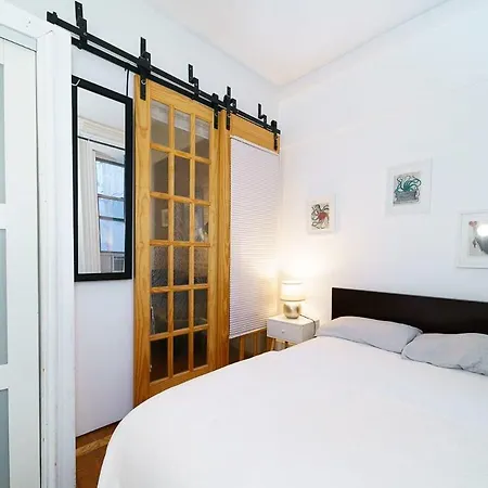 Comfy 4 Bedroom In Nyc! Apartment