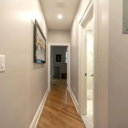 Apartment A Charming 4 Bd Garden Oasis Brick Townhouse *