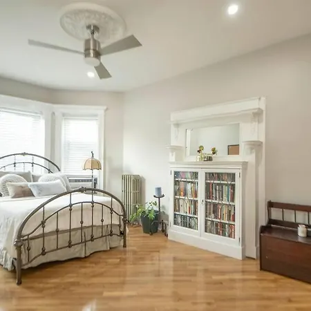 A Charming 4 Bd Garden Oasis Brick Townhouse Apartment *