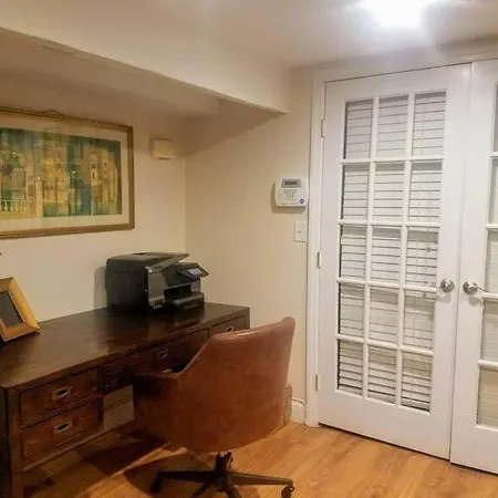 A Charming 4 Bd Garden Oasis Brick Townhouse Apartment
