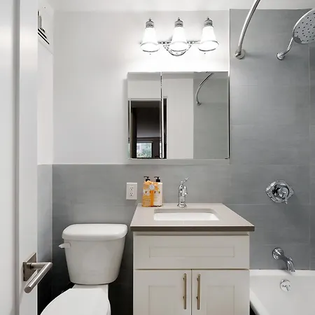 Lovely 2 Bedroom Unit In Nyc!