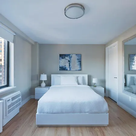 Luxurious 2 Bedroom With Private Balcony * New York