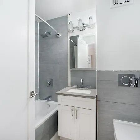 Luxurious 2 Bedroom With Private Balcony *