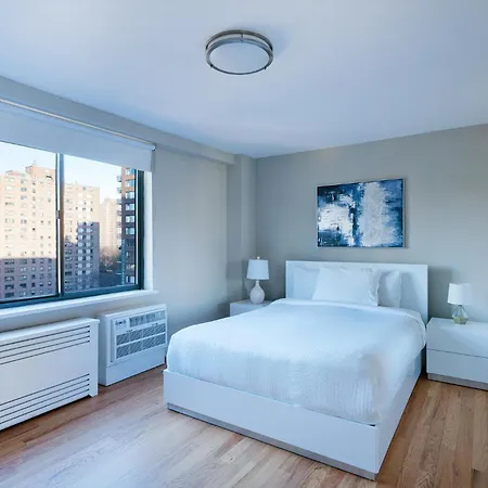 Luxurious 2 Bedroom With Private Balcony * New York