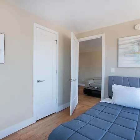 Luxurious 2 Bedroom With Private Balcony Apartment New York