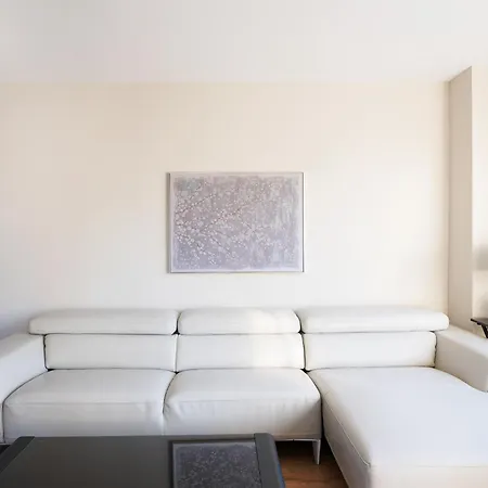 Luxurious 2 Bedroom With Private Balcony Apartment