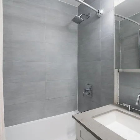 Luxurious 2 Bedroom With Private Balcony Apartment New York
