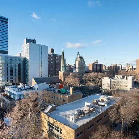 Luxurious 2 Bedroom With Private Balcony Apartment *