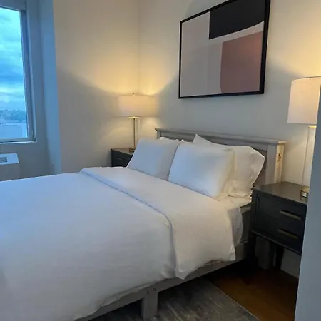 Breathtaking Views! Corner 1 Bed 1 Bath Apt Apartment New York