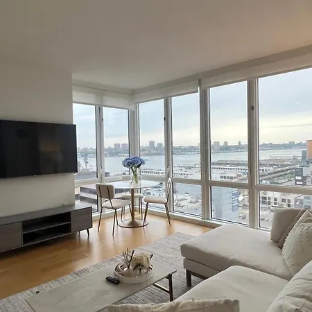 Breathtaking Views! Corner 1 Bed 1 Bath Apt * New York