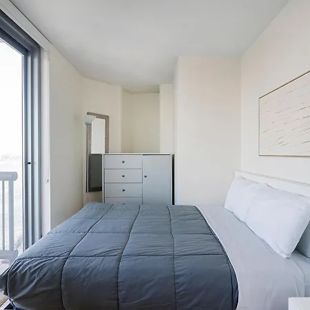 Unique 3 Bd At Midtown East Apartment