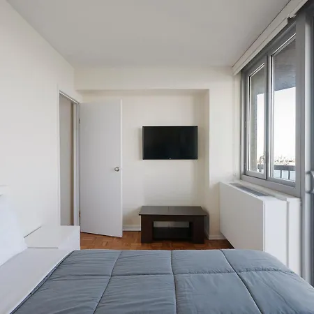 Unique 3 Bd At Midtown East Apartment *