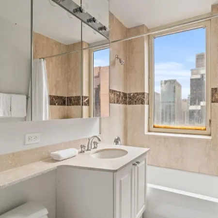 Manhattan Luxury 8 *