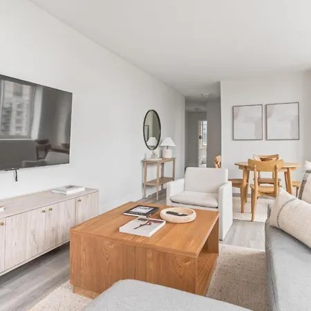 Manhattan Luxury 8 Apartment
