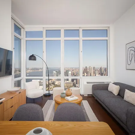 Super 2 Bed 2 Bath Luxury *