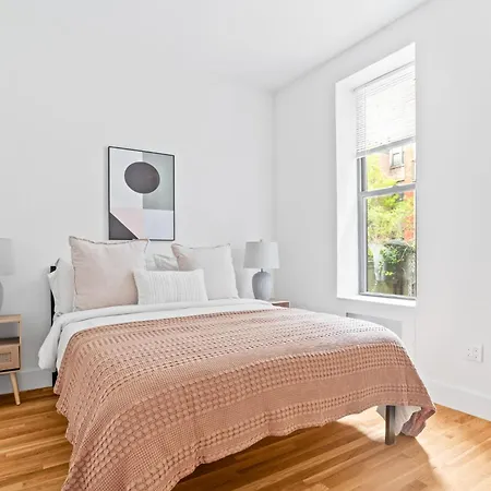 3bd 1bath Chic Apartment *