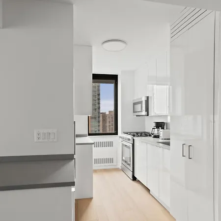 Bright With Views In Shared Apartment *