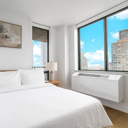 Apartment Bright With Views In Shared New York