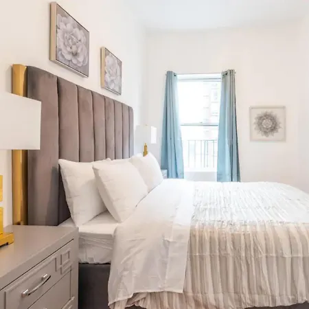 Apartment Monthly Nyc Rentals- Flawless 3 Bedroom Unit New York