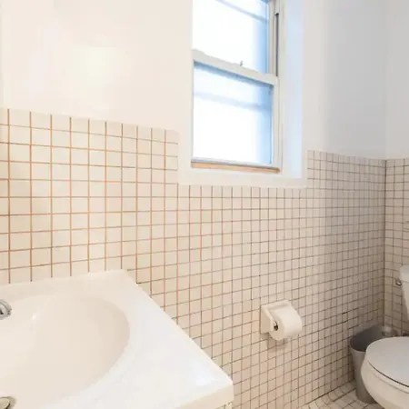 Apartment Monthly Nyc Rentals- Flawless 3 Bedroom Unit New York