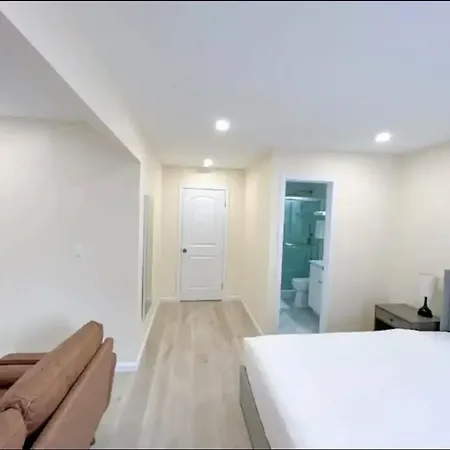 Flushing- 2 Floor Apartment New York